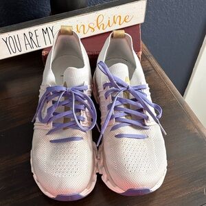 OC Women's cloudswift size 10